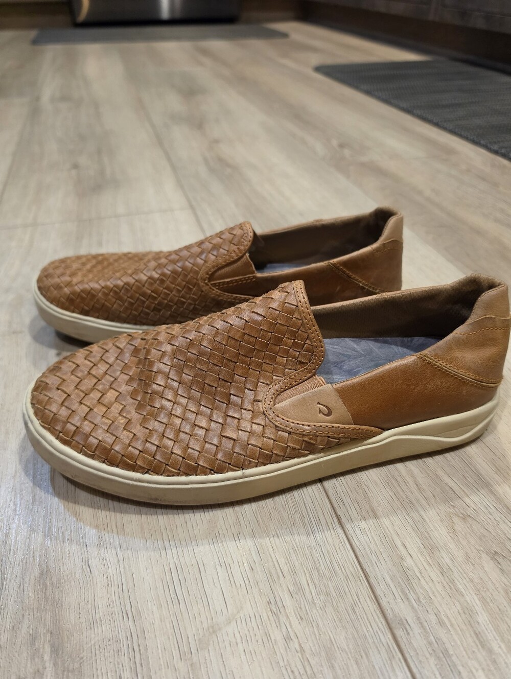 OluKai Lae'ahi Lauhala Men's 10.5 Woven Leather Slip On Shoes Tan Brown